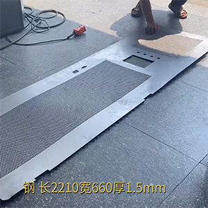 1.5mm厚機(jī)柜網(wǎng)板矯平機(jī)-高精密機(jī)箱機(jī)柜整平機(jī)-一次校平，沖孔網(wǎng)無反彈